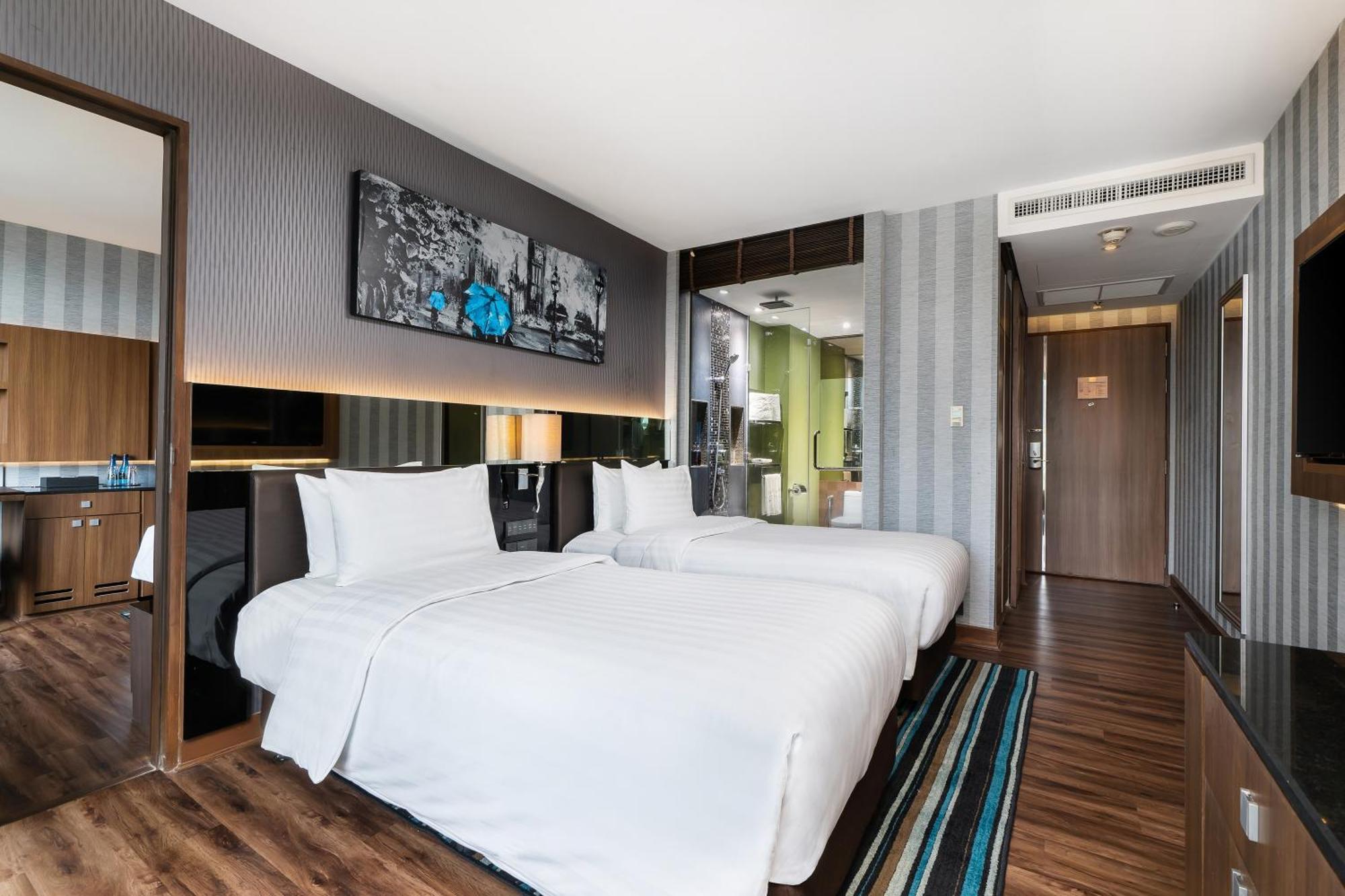 The Continent Sukhumvit - Asok Bts 5*