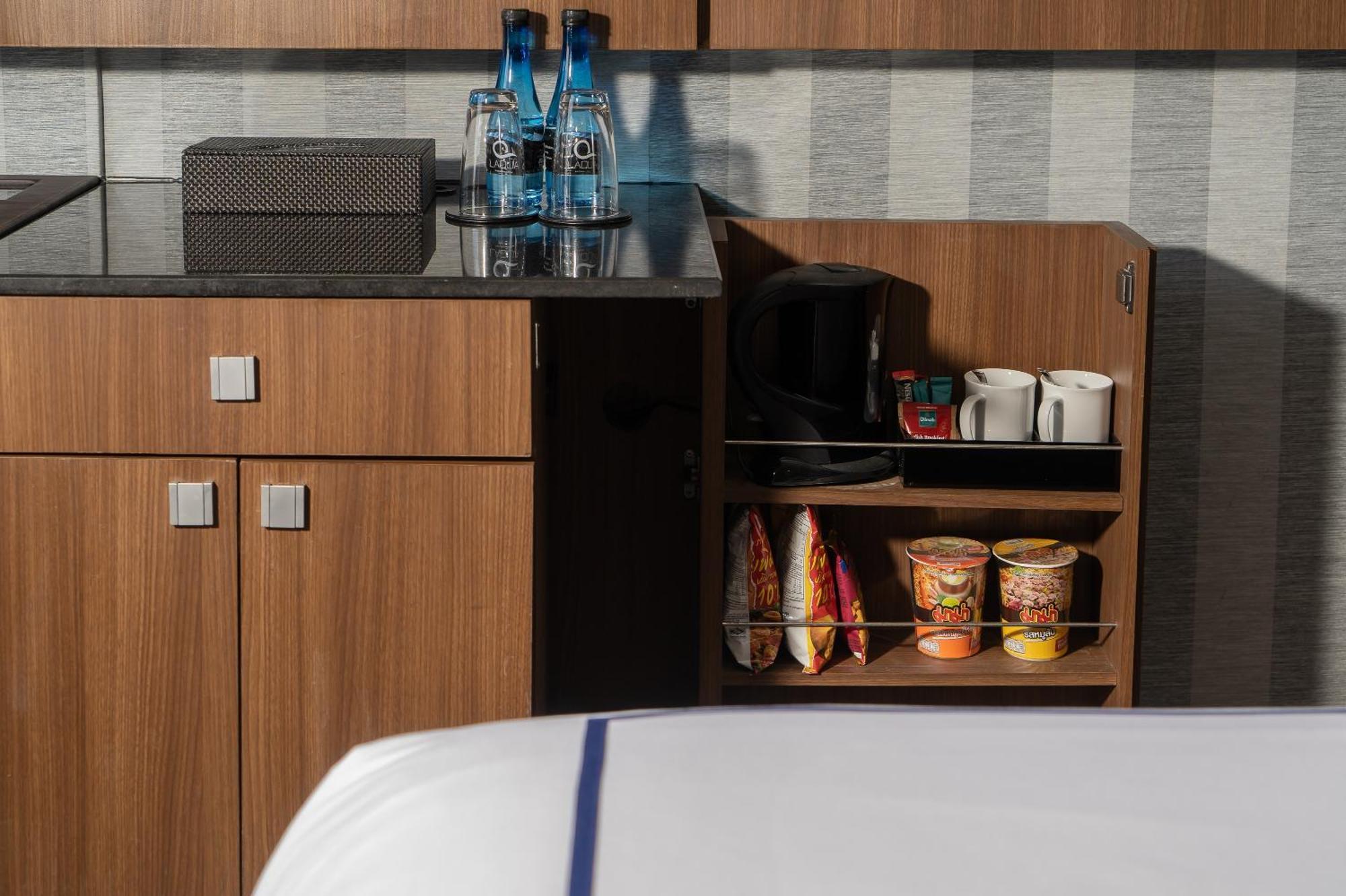 The Continent Sukhumvit - Asok Bts Hotel