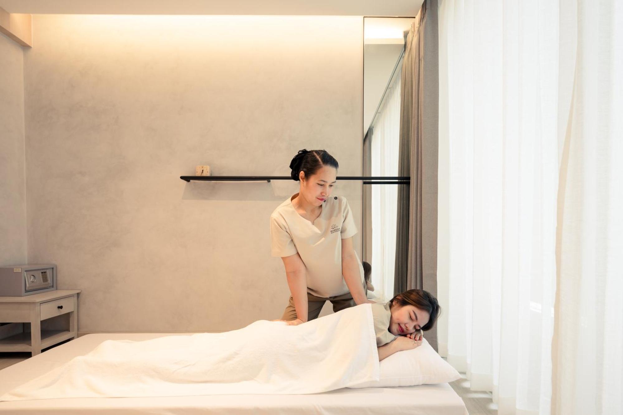 The Continent Sukhumvit - Asok Bts 5*