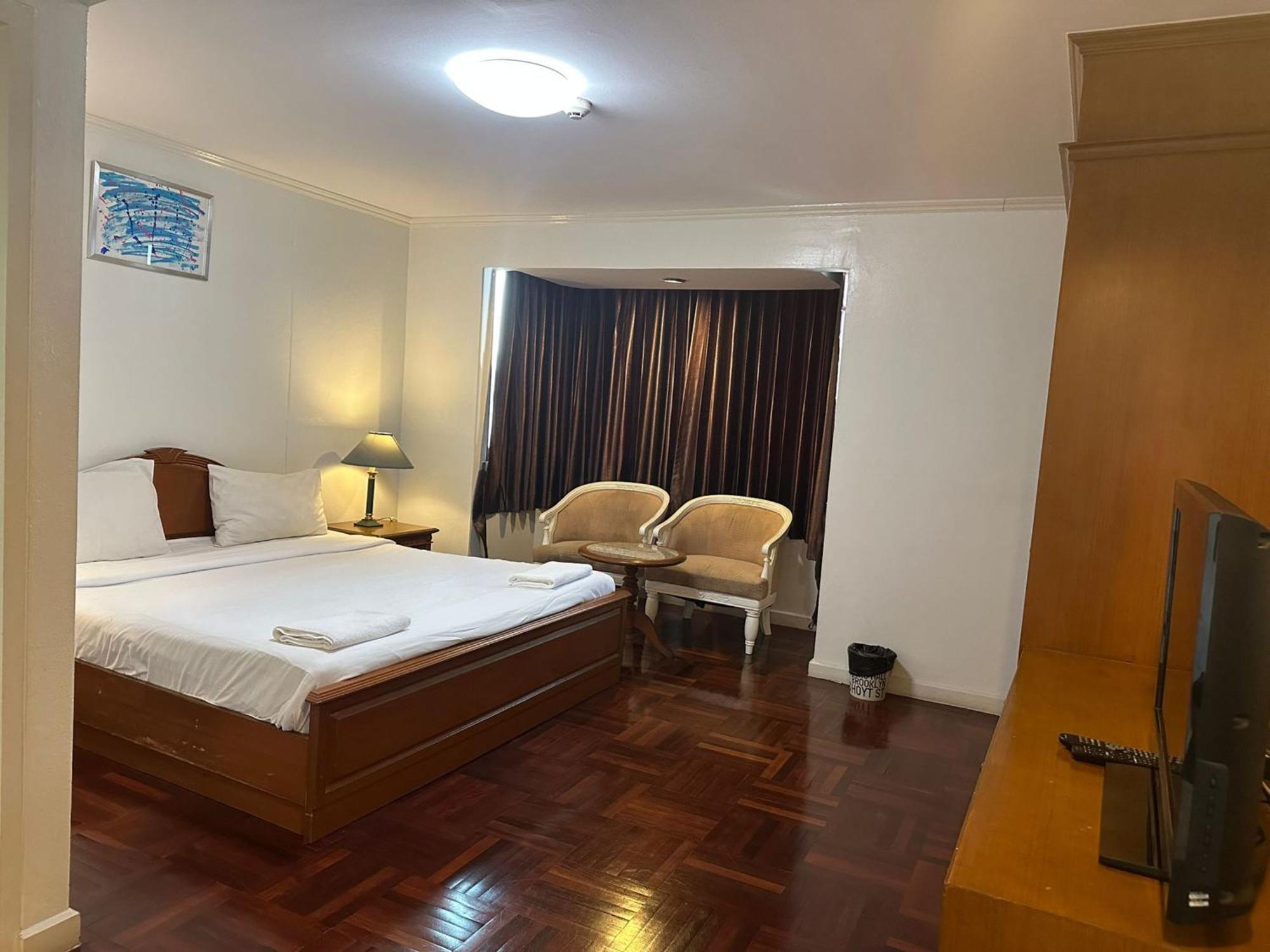 Omni Tower Sukhumvit Soi 4 Direct *