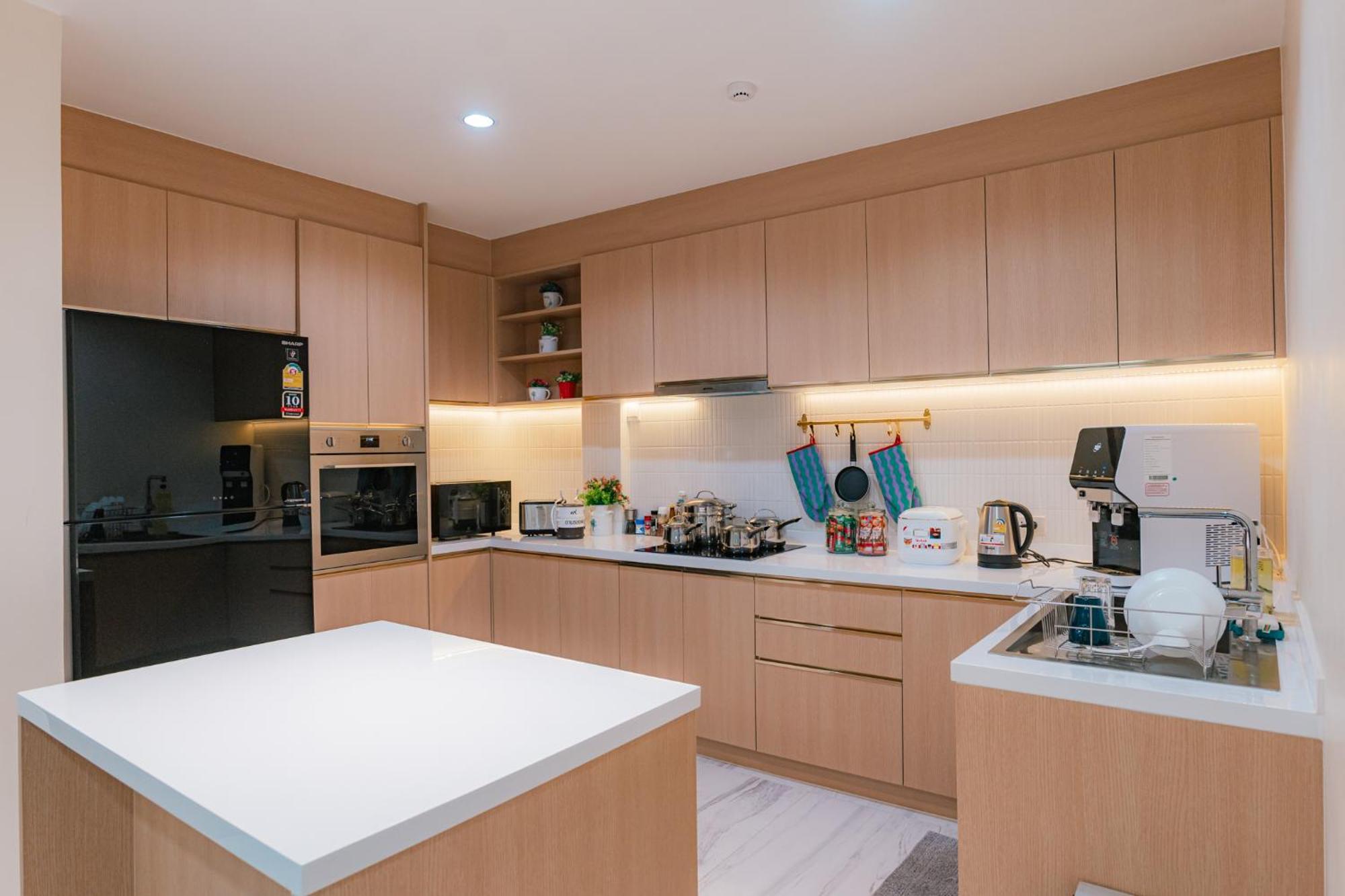 Modern - 6beds, Center, Phrom Phong Bts, Em District, Terminal 21 *