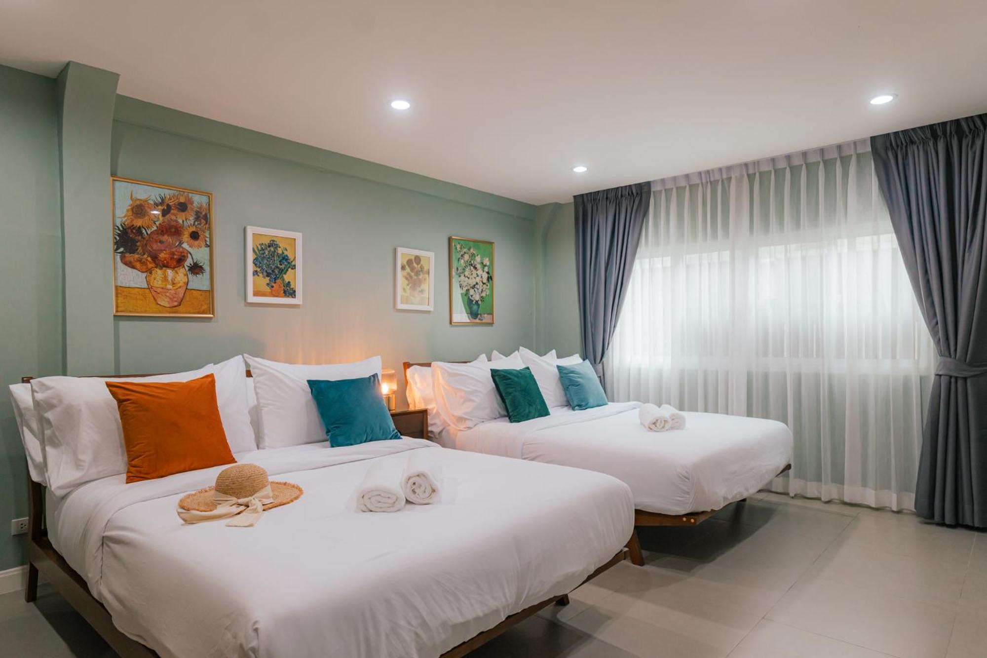 Modern - 6beds, Center, Phrom Phong Bts, Em District, Terminal 21 Villa *
