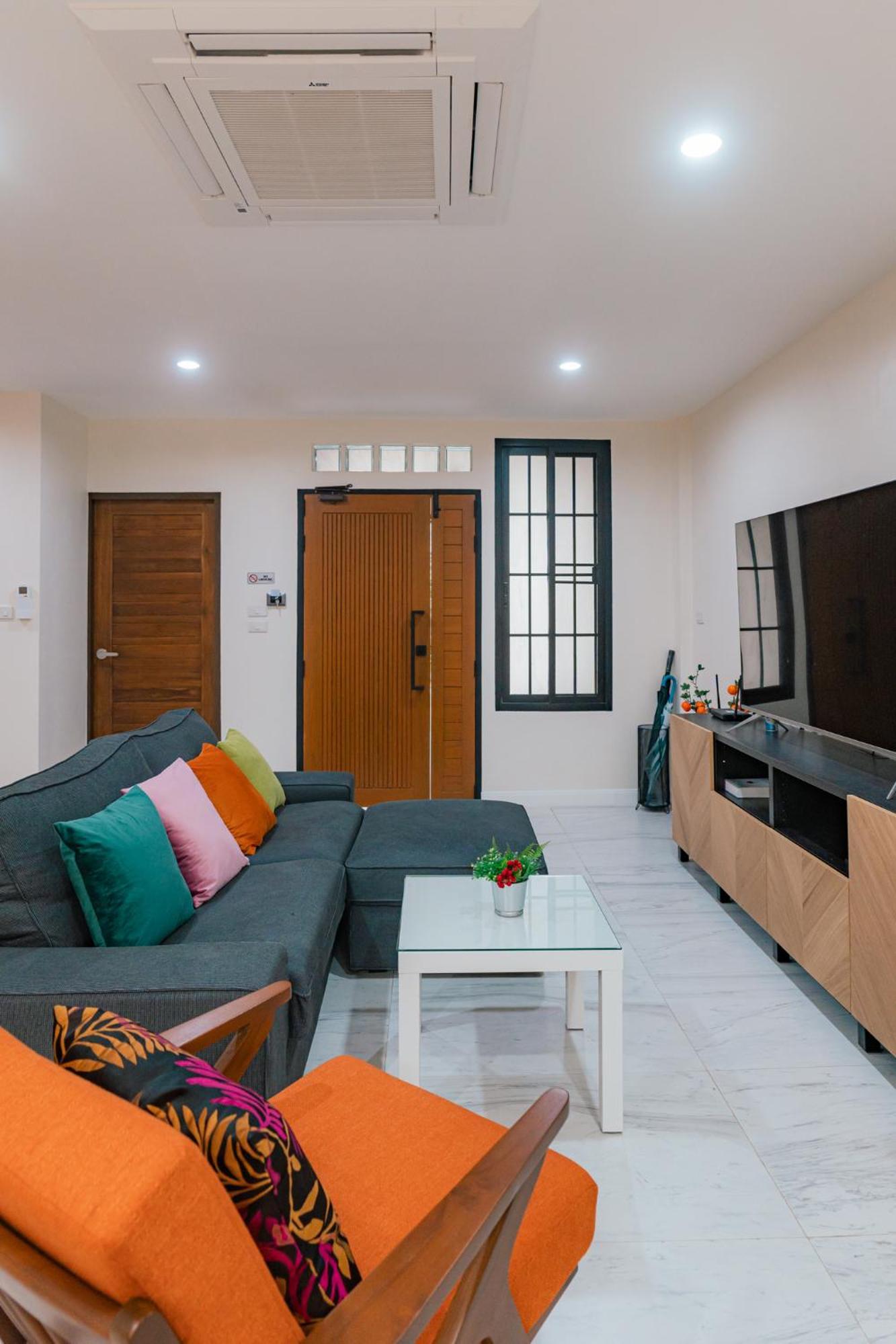 Modern - 6beds, Center, Phrom Phong Bts, Em District, Terminal 21 Villa Bangkok