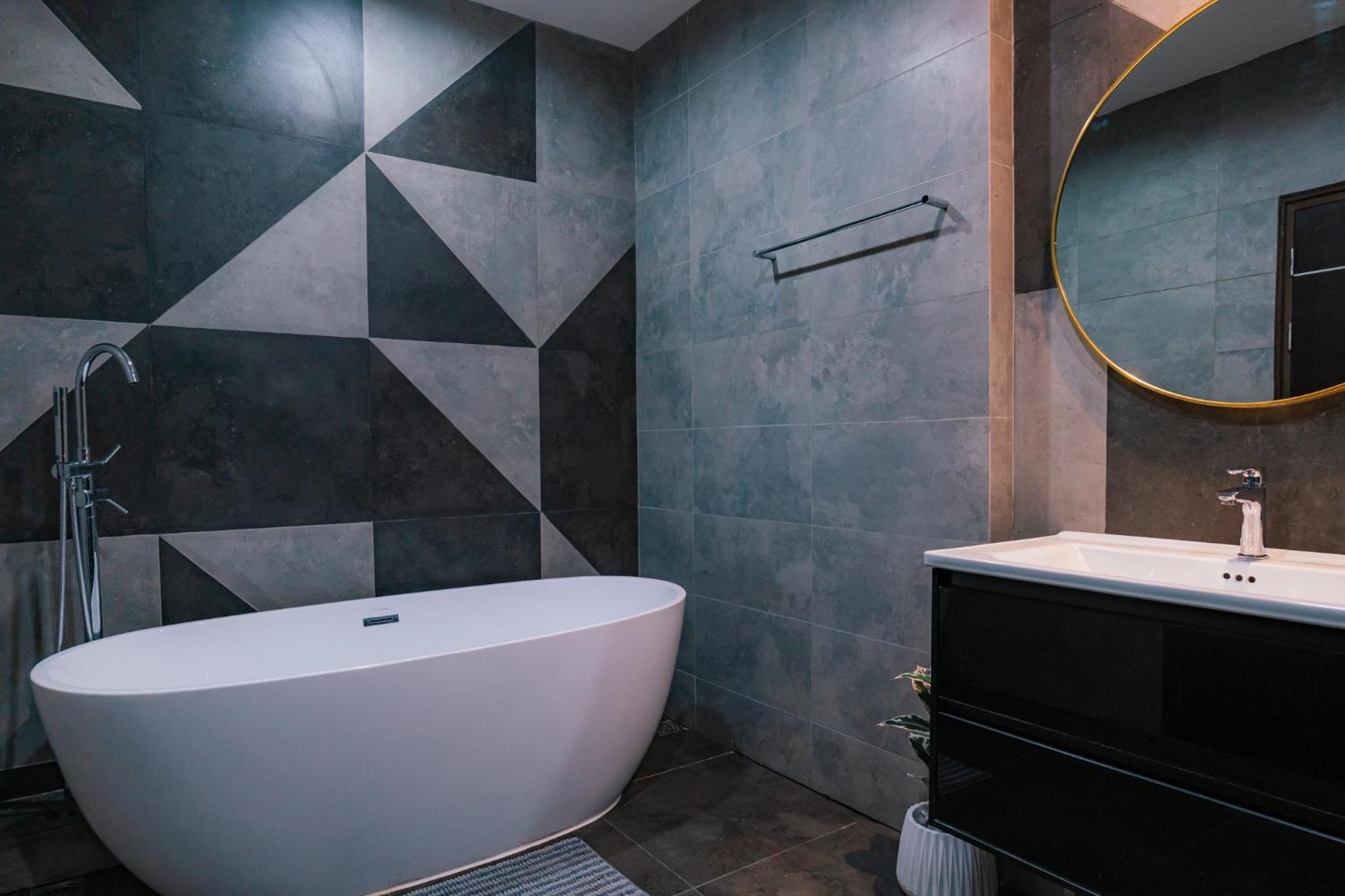 Modern - 6beds, Center, Phrom Phong Bts, Em District, Terminal 21 Bangkok
