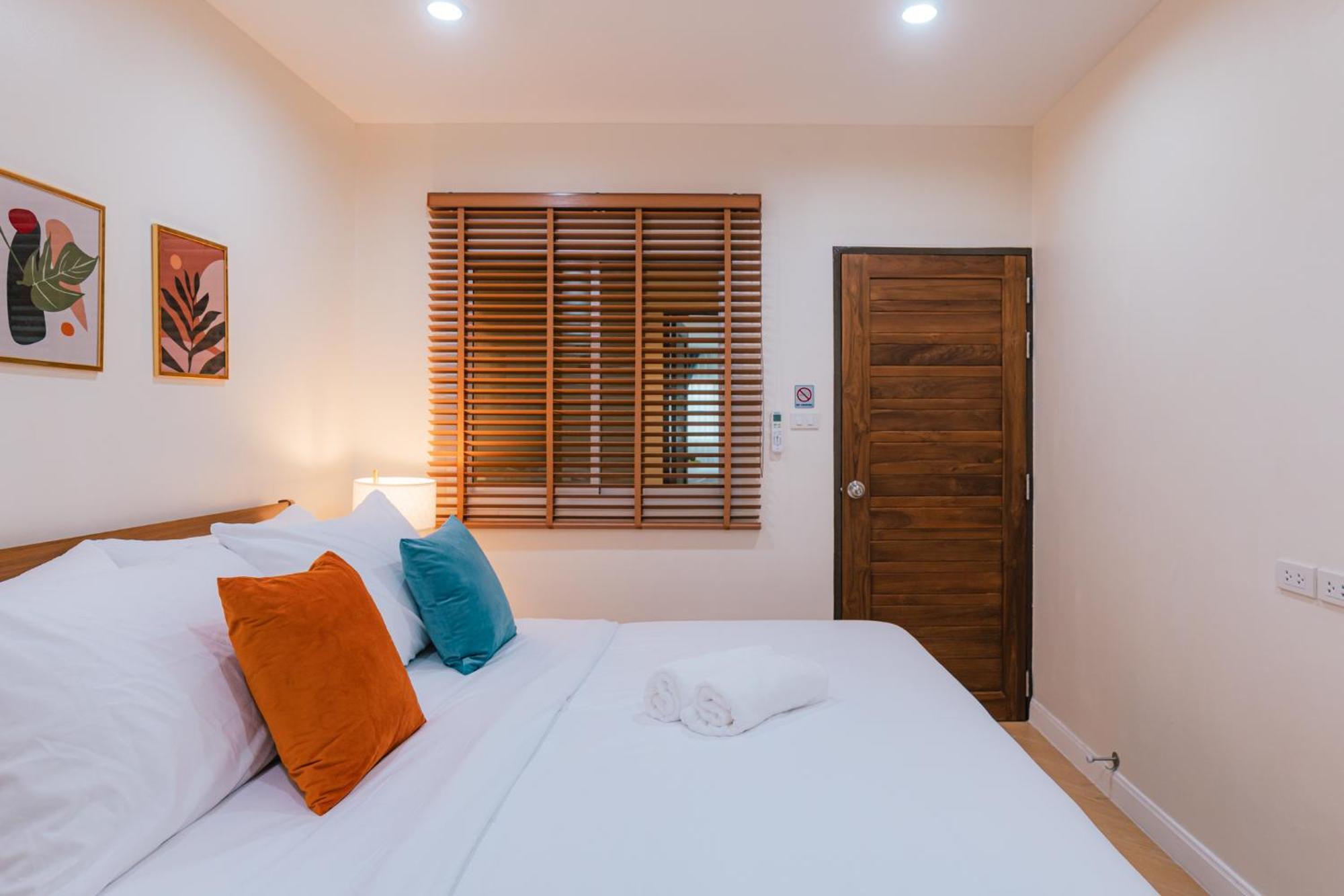 Modern - 6beds, Center, Phrom Phong Bts, Em District, Terminal 21 Villa *