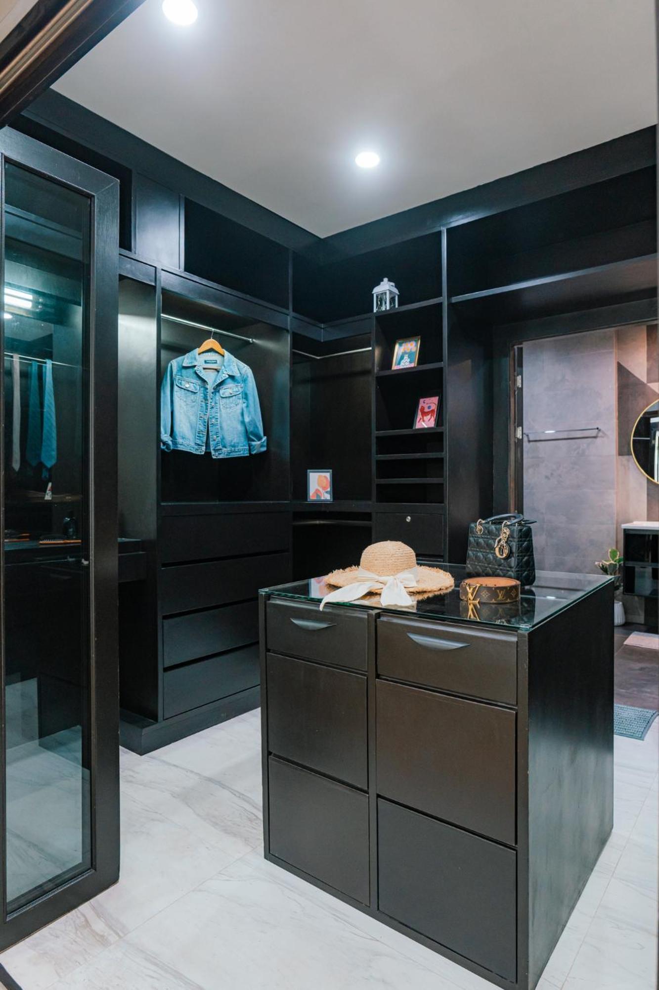 Modern - 6beds, Center, Phrom Phong Bts, Em District, Terminal 21 Villa *