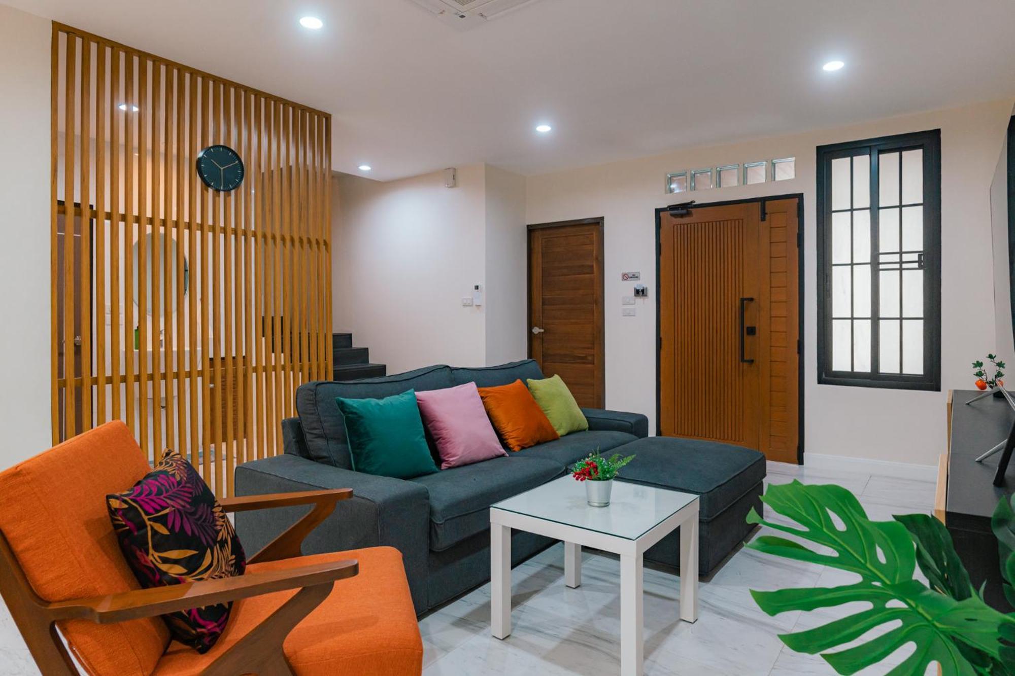 Modern - 6beds, Center, Phrom Phong Bts, Em District, Terminal 21 Villa