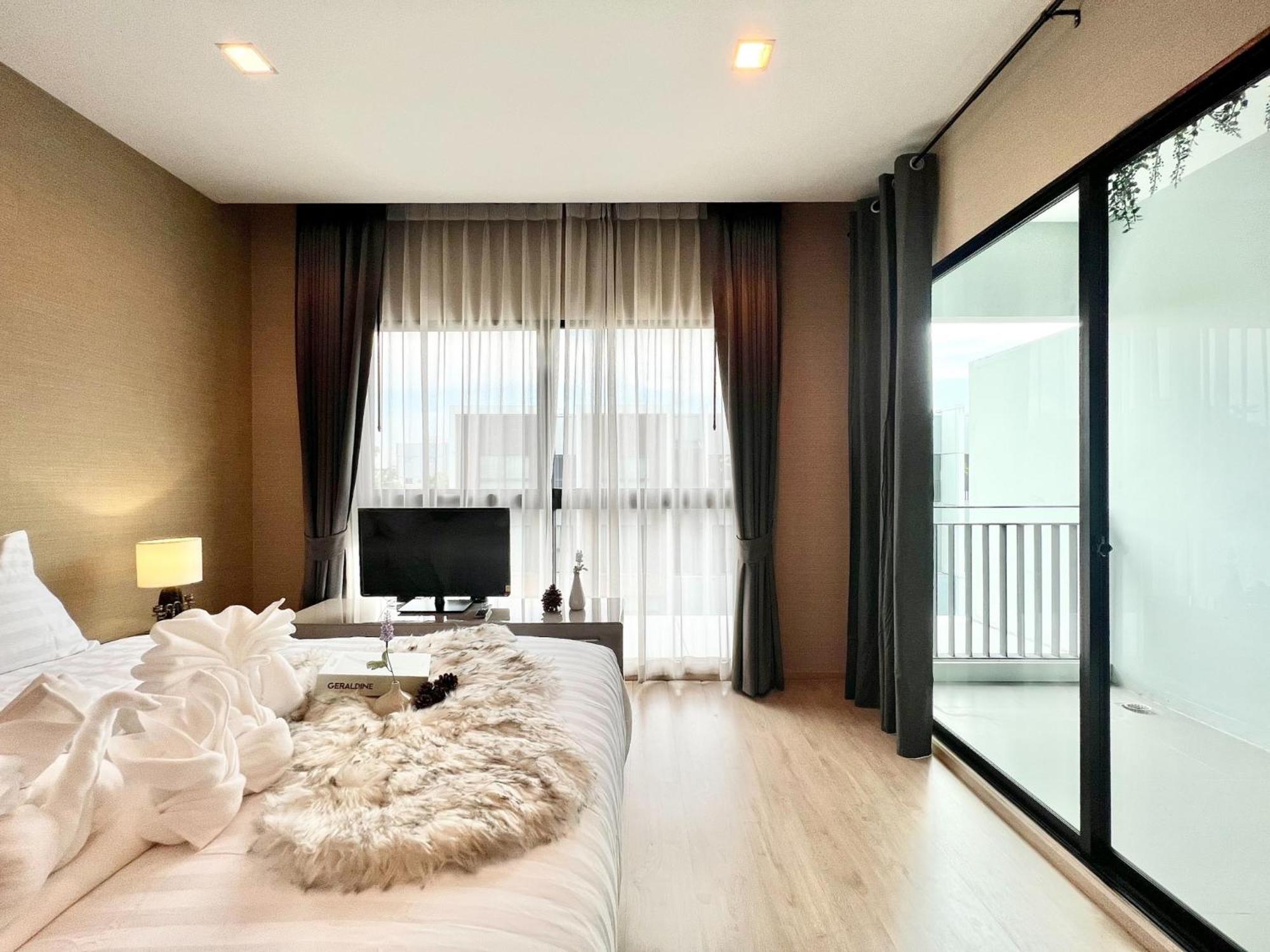 Apartment Free Pick Up / Stunning Luxury Family 3b3b *