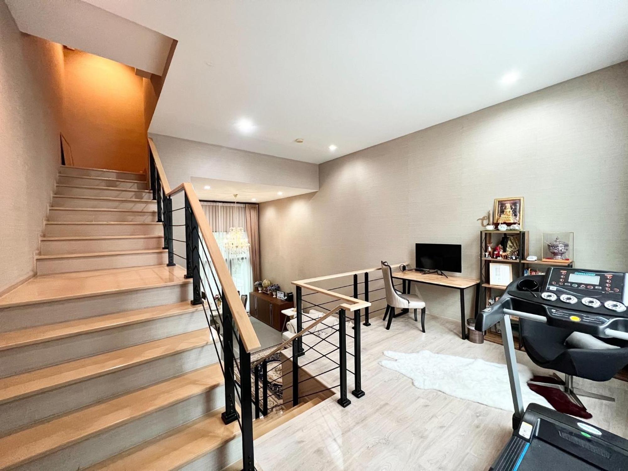 Apartment Free Pick Up / Stunning Luxury Family 3b3b *