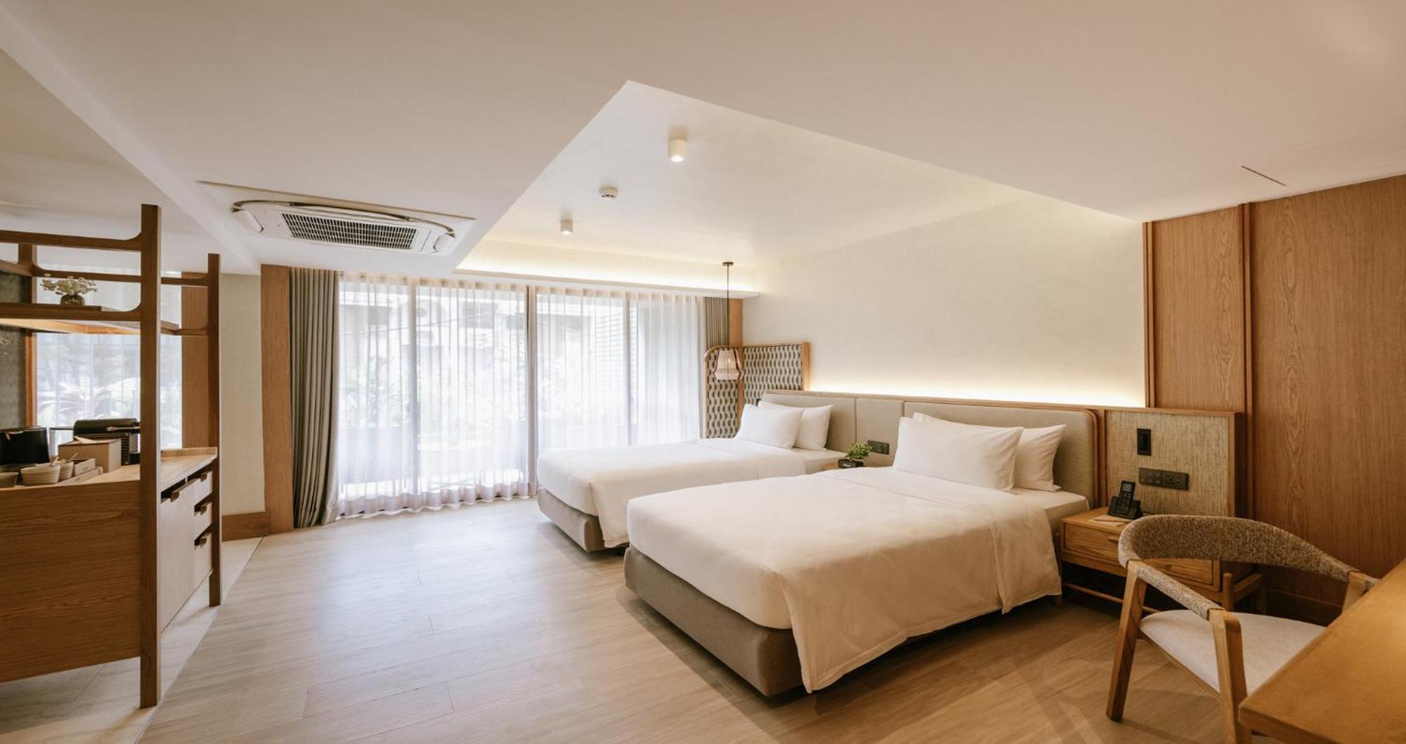 Ad Lib Hotel