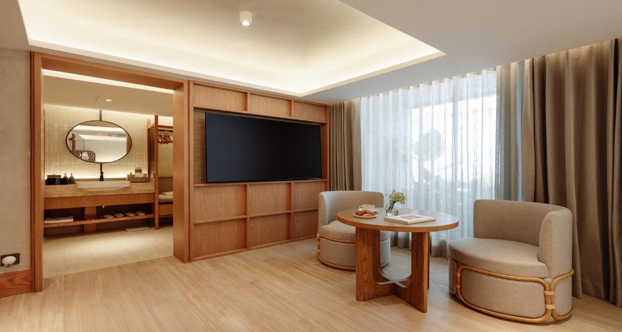 Hotel Ad Lib
