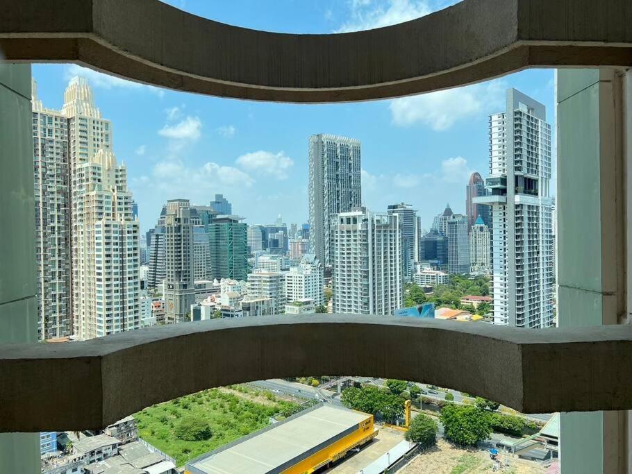 Sathorn Sky View Rooftop Bar *