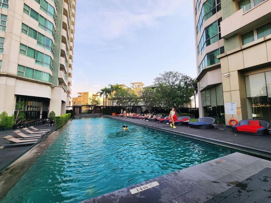 Apartment Sathorn Sky View Rooftop Bar *