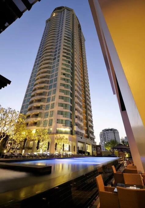 Sathorn Sky View Rooftop Bar *