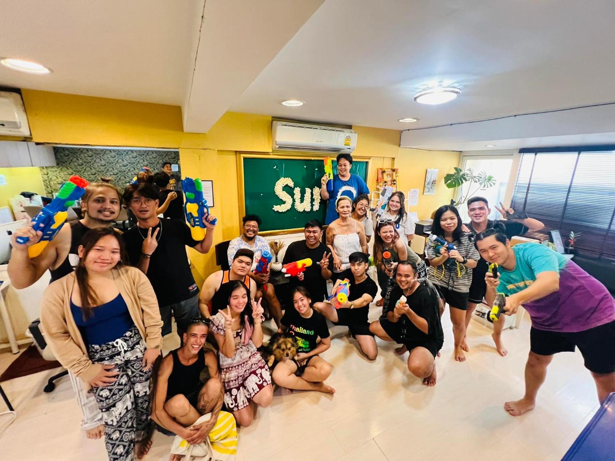 Sura Near Mrt Phra Ram 9 Hostel Bangkok