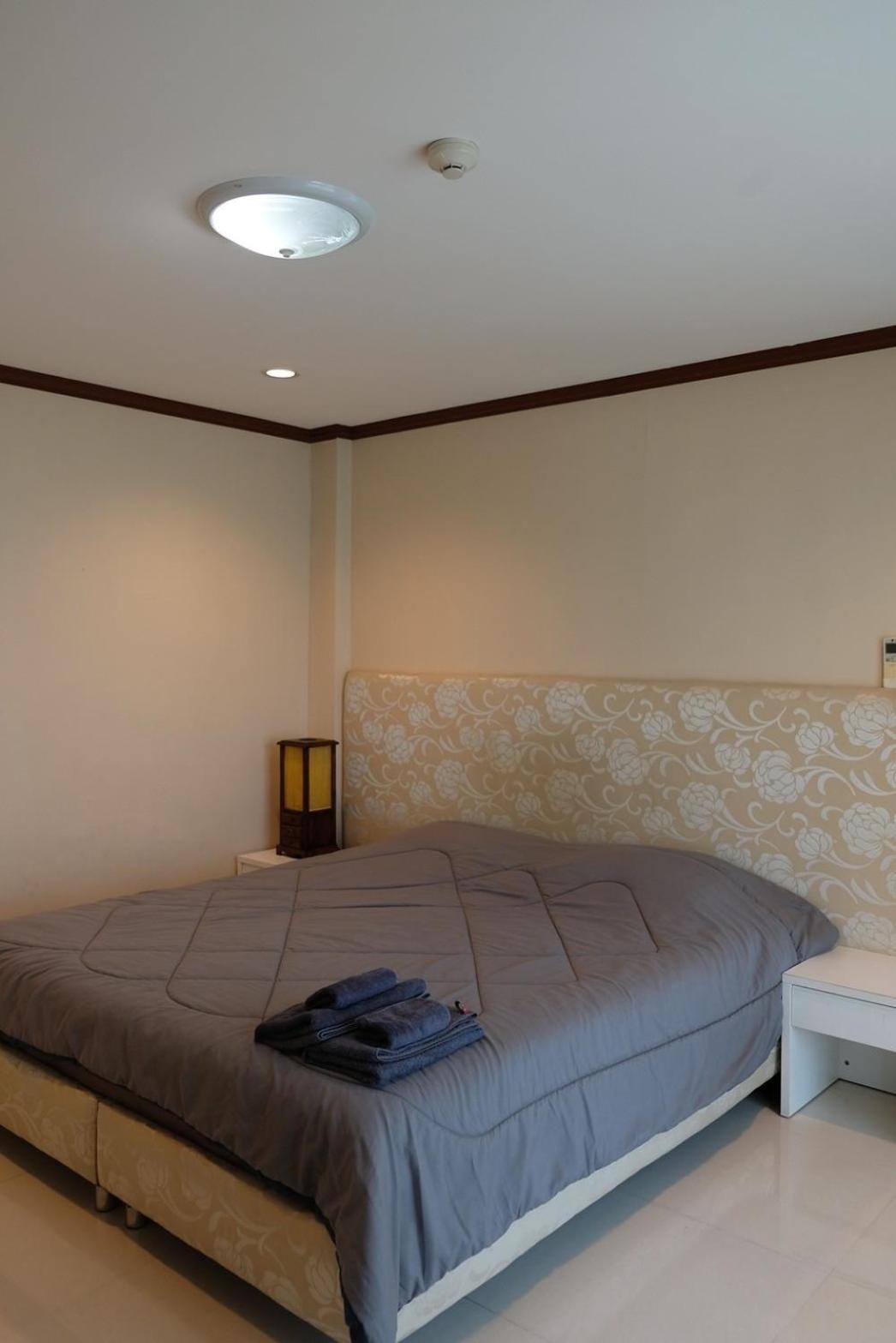 3 Bedrooms In Ekkamai,sukhumvit Apartment *