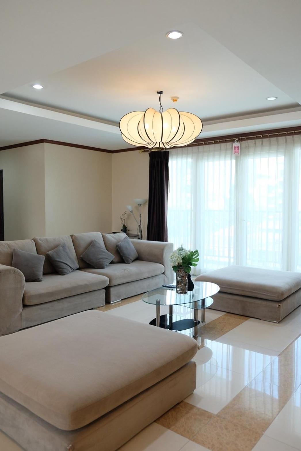 3 Bedrooms In Ekkamai,sukhumvit Apartment *