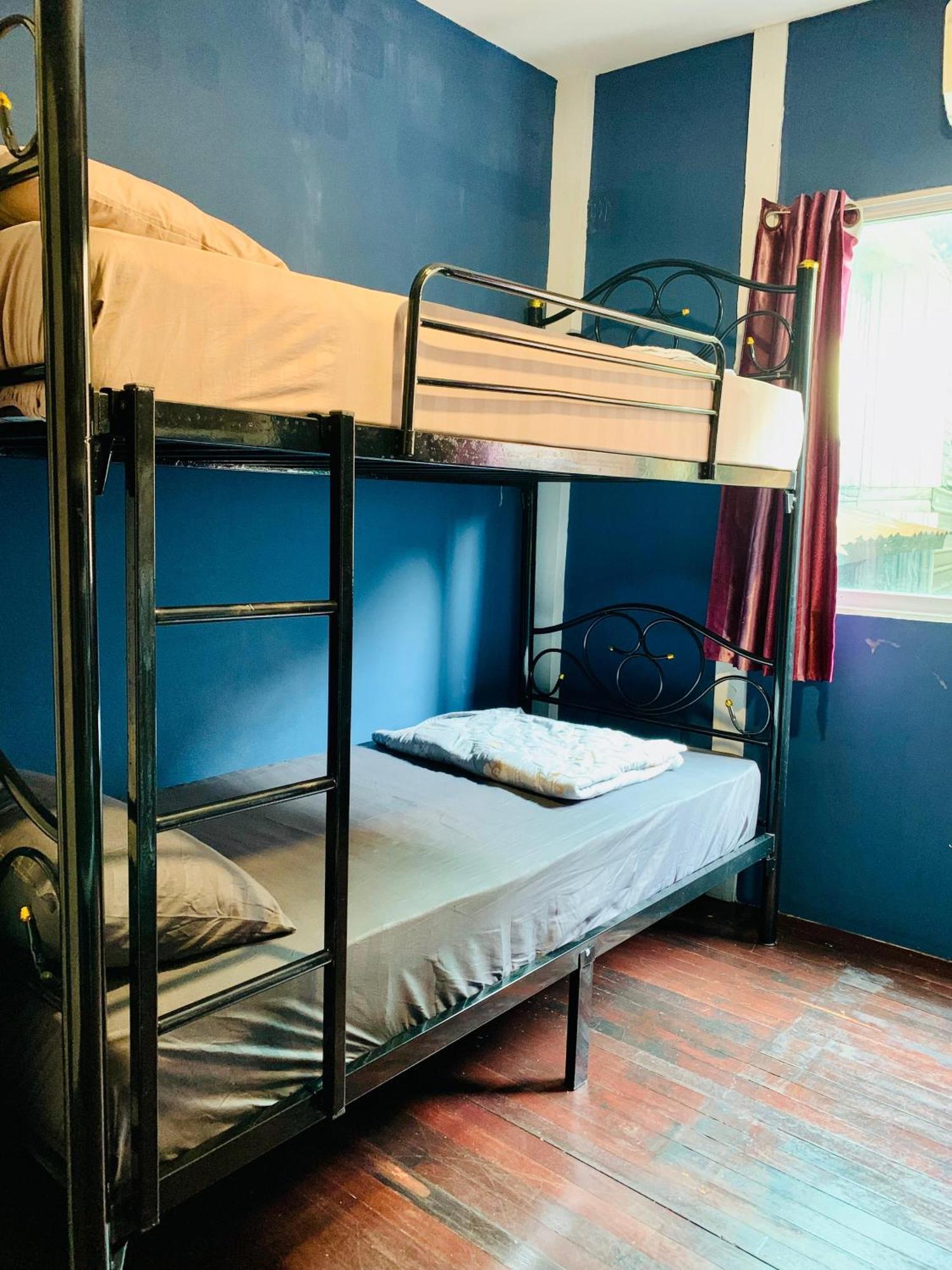 Green Apple Khaosan Hostel *
