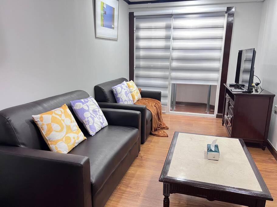 Selfcheckin 1 Bedroom Omni Tower Center Near Ploenchit Asoke Sukhumvit Bts Night Club Pool&gym Apartment