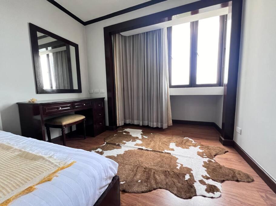 Selfcheckin 1 Bedroom Omni Tower Center Near Ploenchit Asoke Sukhumvit Bts Night Club Pool&gym Apartment *