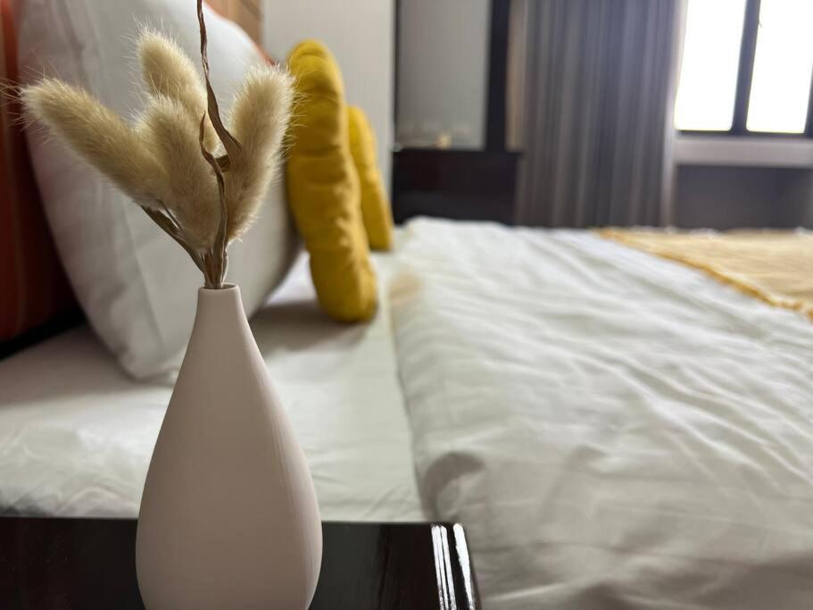 Apartment Selfcheckin 1 Bedroom Omni Tower Center Near Ploenchit Asoke Sukhumvit Bts Night Club Pool&gym Bangkok