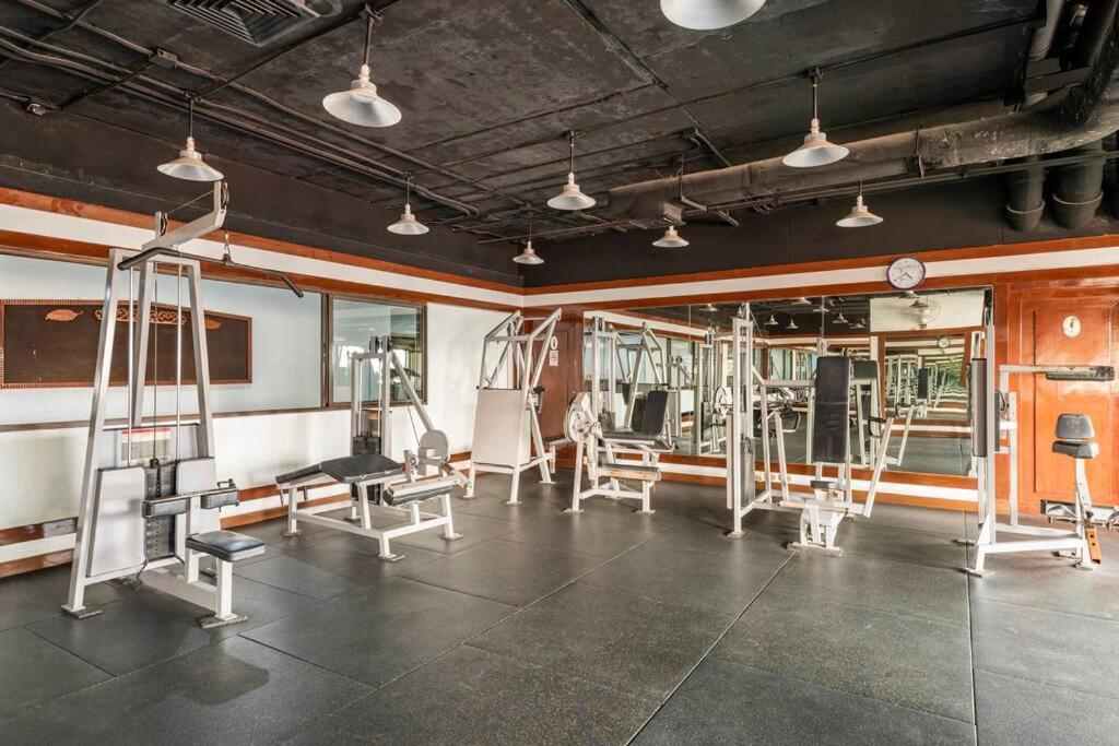 Selfcheckin 1 Bedroom Omni Tower Center Near Ploenchit Asoke Sukhumvit Bts Night Club Pool&gym Apartment *