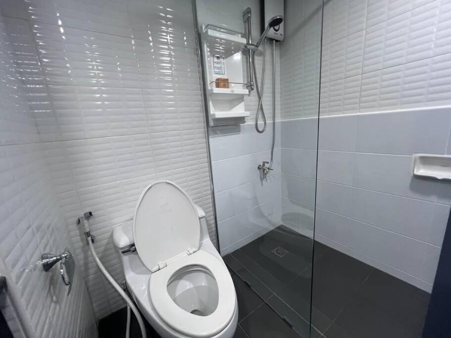 Selfcheckin 1 Bedroom Omni Tower Center Near Ploenchit Asoke Sukhumvit Bts Night Club Pool&gym