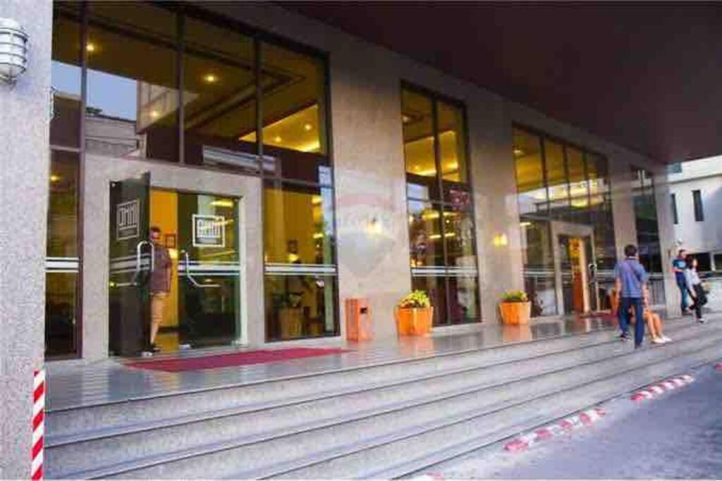 Selfcheckin 1 Bedroom Omni Tower Center Near Ploenchit Asoke Sukhumvit Bts Night Club Pool&gym Apartment