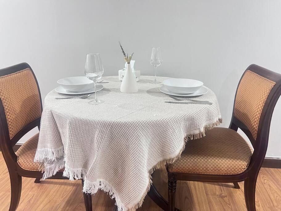 Selfcheckin 1 Bedroom Omni Tower Center Near Ploenchit Asoke Sukhumvit Bts Night Club Pool&gym
