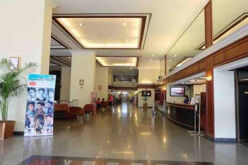 Selfcheckin 1 Bedroom Omni Tower Center Near Ploenchit Asoke Sukhumvit Bts Night Club Pool&gym Apartment Bangkok