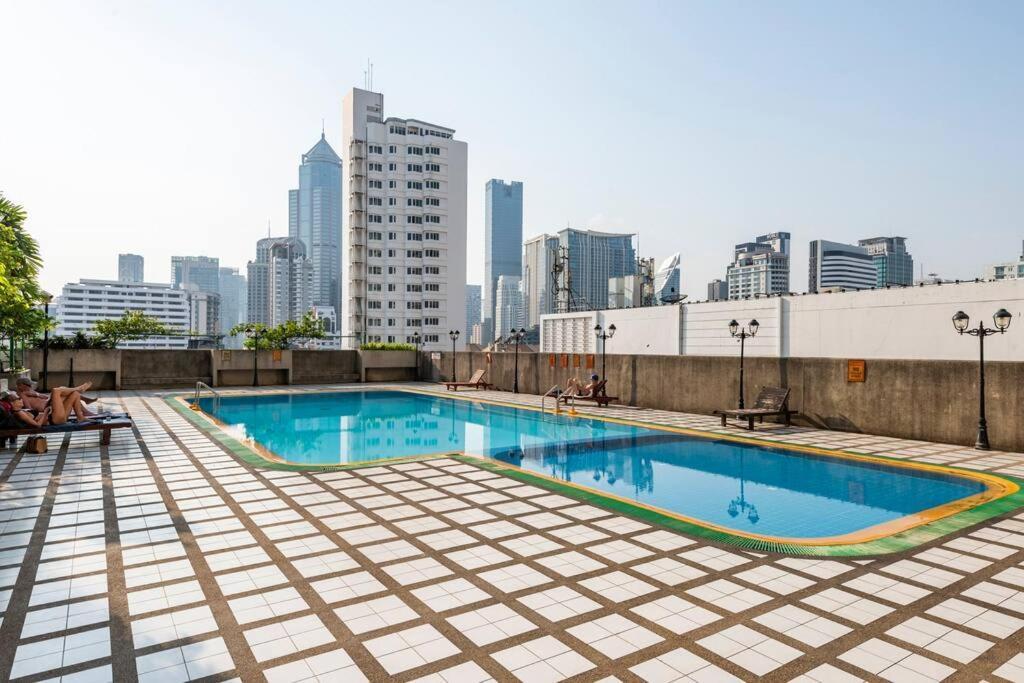 Selfcheckin 1 Bedroom Omni Tower Center Near Ploenchit Asoke Sukhumvit Bts Night Club Pool&gym Apartment *
