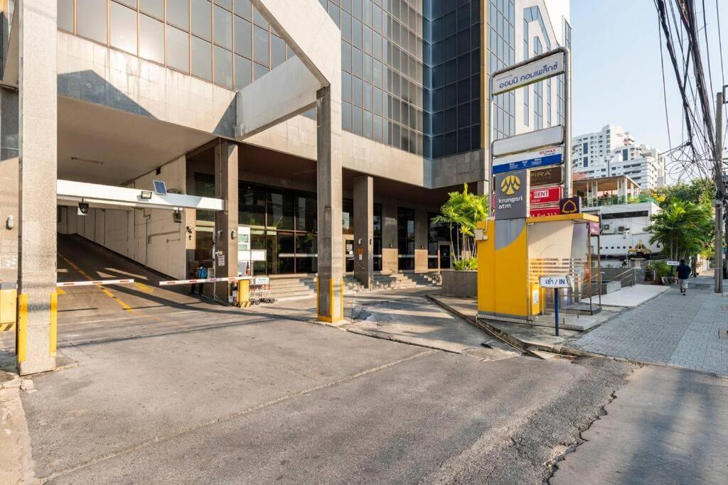 Apartment Selfcheckin 1 Bedroom Omni Tower Center Near Ploenchit Asoke Sukhumvit Bts Night Club Pool&gym