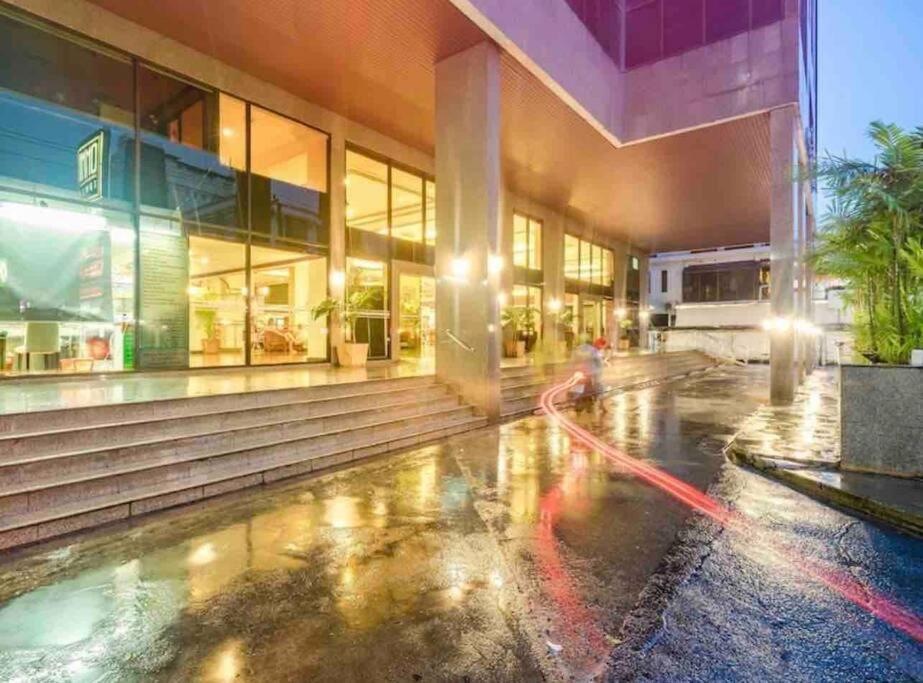 Selfcheckin 1 Bedroom Omni Tower Center Near Ploenchit Asoke Sukhumvit Bts Night Club Pool&gym Apartment Bangkok