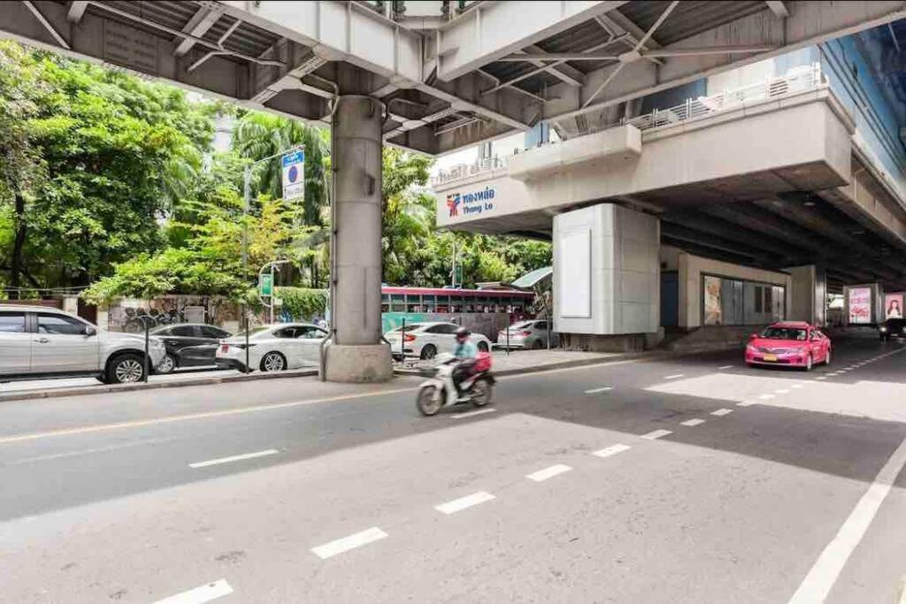 Apartment 1 Bedroom Bts 200m Fast Wifi 28 Gym Checkin 24h Bangkok