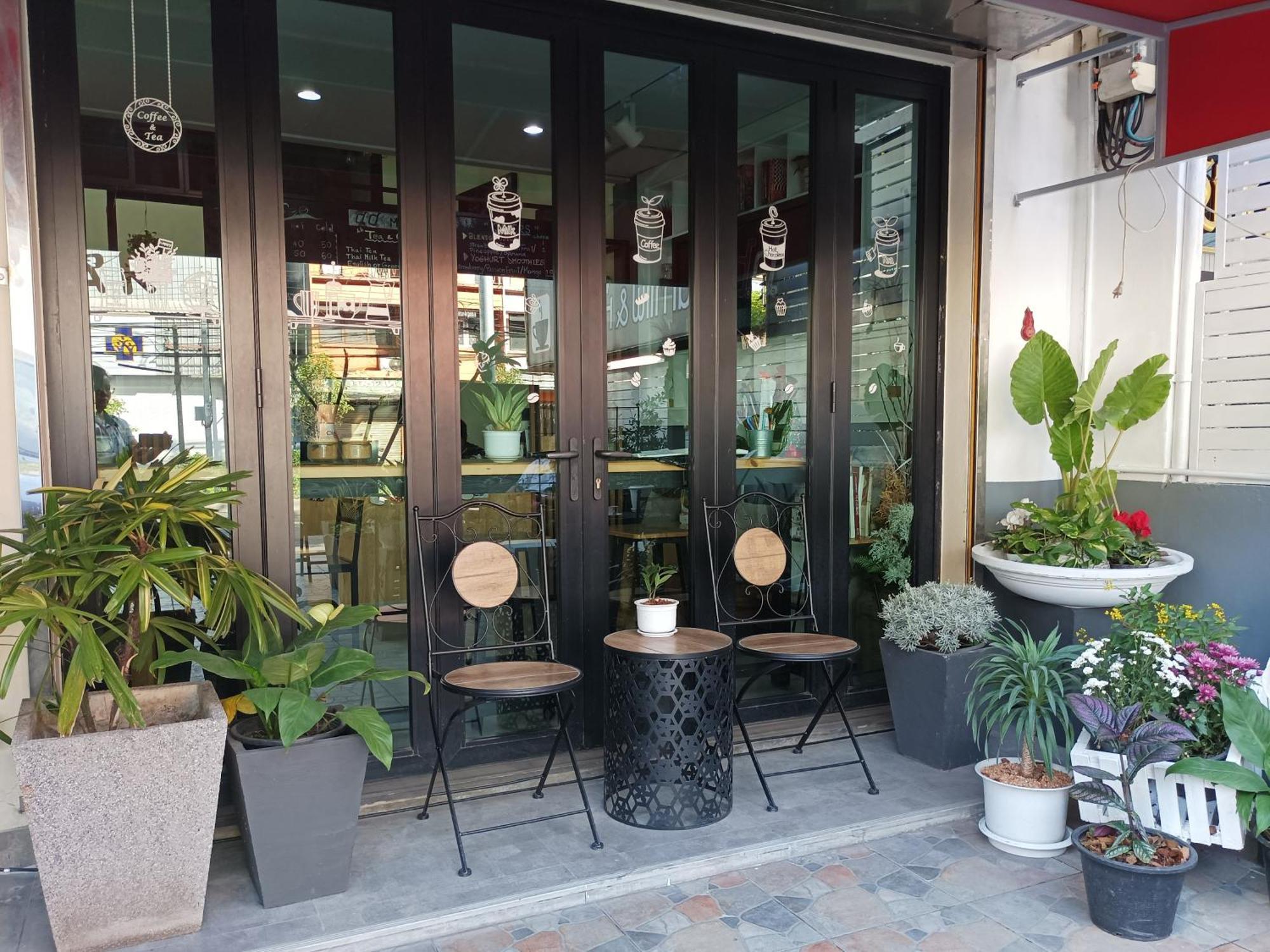 Hotel Double D & Cafe