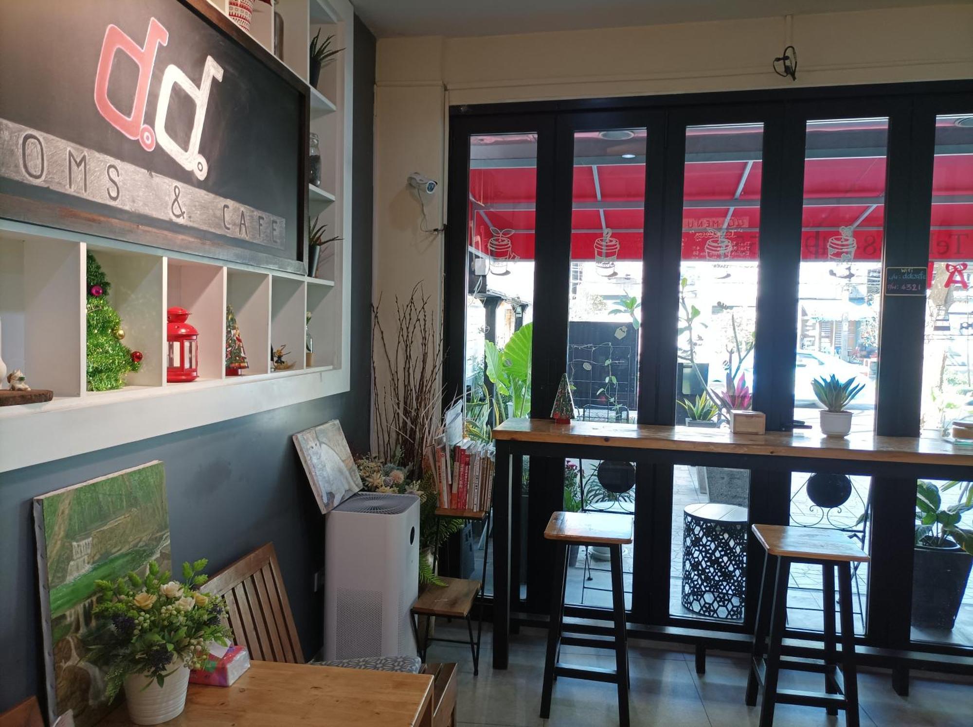 Double D & Cafe Hotel