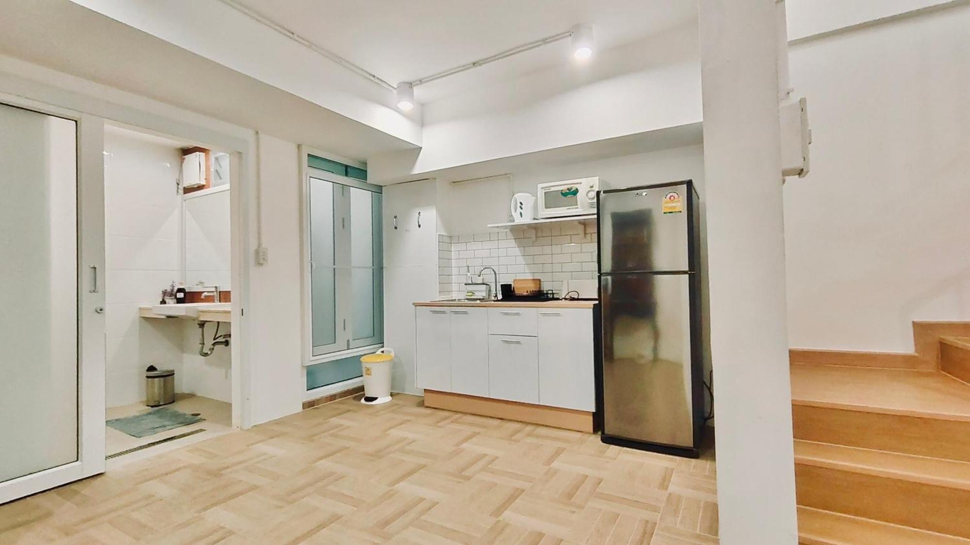 Apartment Whole 3-storey House Right In The Local Community. *