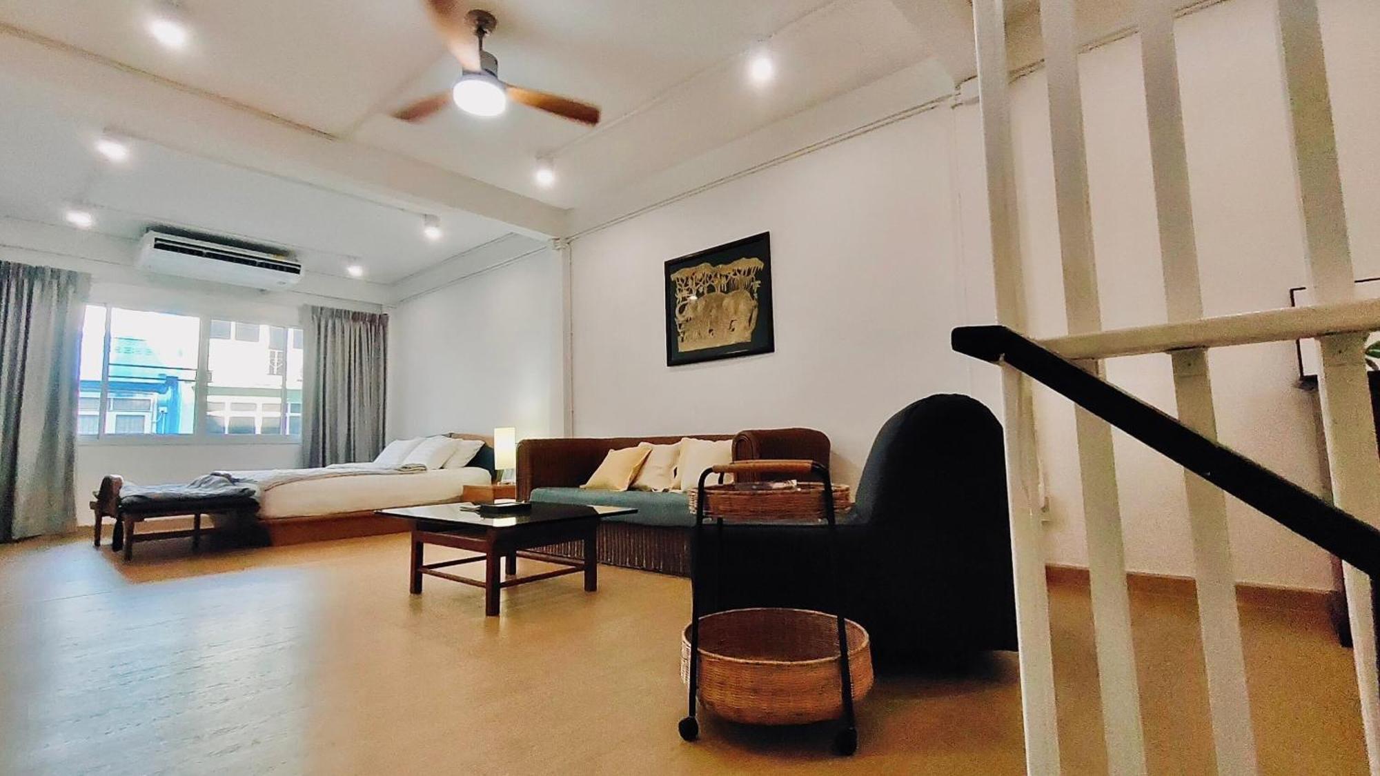 Apartment Whole 3-storey House Right In The Local Community. Bangkok