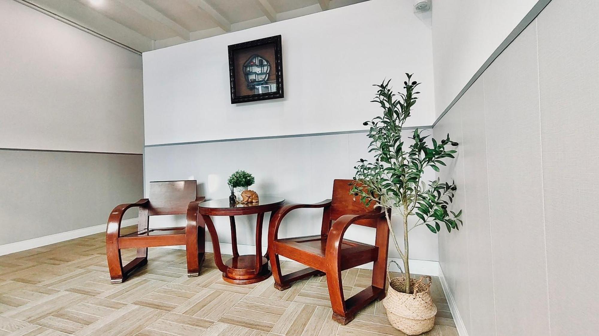 Apartment Whole 3-storey House Right In The Local Community.