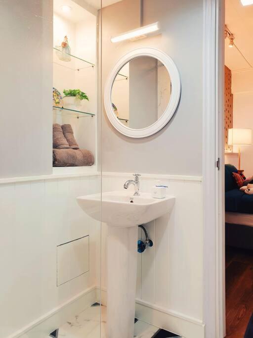 Apartment Double Studio, Private Bath & Balcony, Shared Kitchen With Local Family By Pillows & Purrs Bangkok