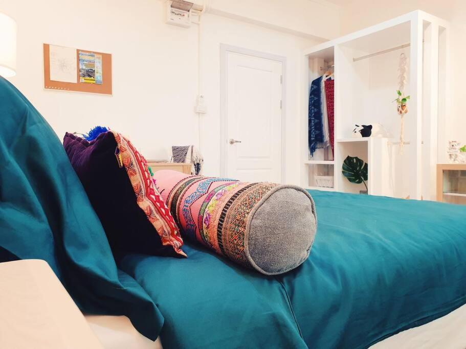 Double Studio, Private Bath & Balcony, Shared Kitchen With Local Family By Pillows & Purrs *