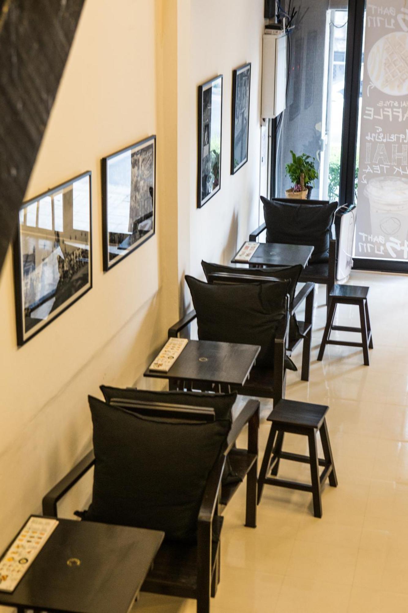 Hostel Chatel Bkk *
