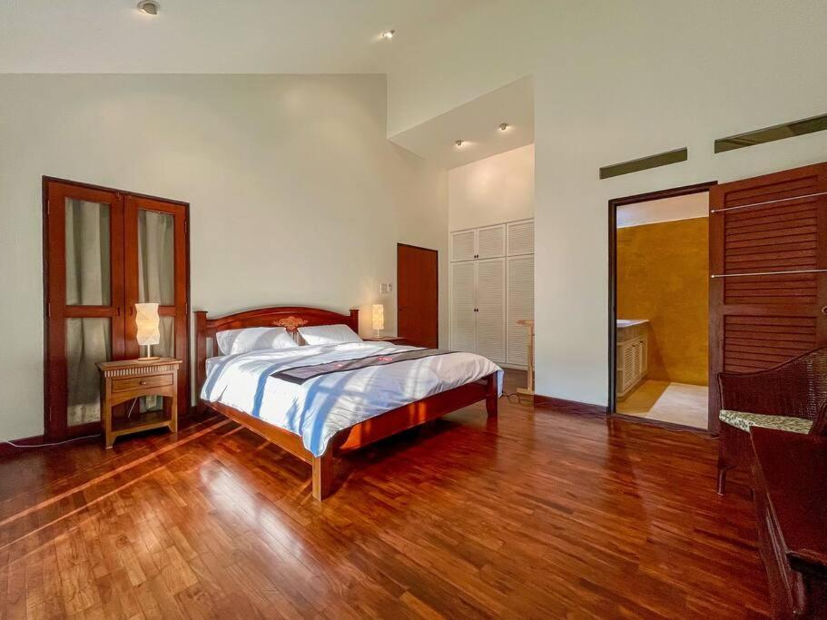 Villa 4br Entire House Center Bts Sky Train Mall