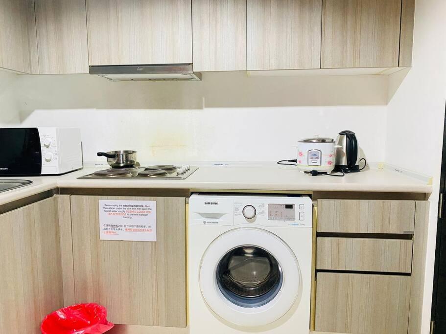 Apartment Lot Of Food Night Market Swimming Pool Very Near Train Mrt Big Shopping Malls *