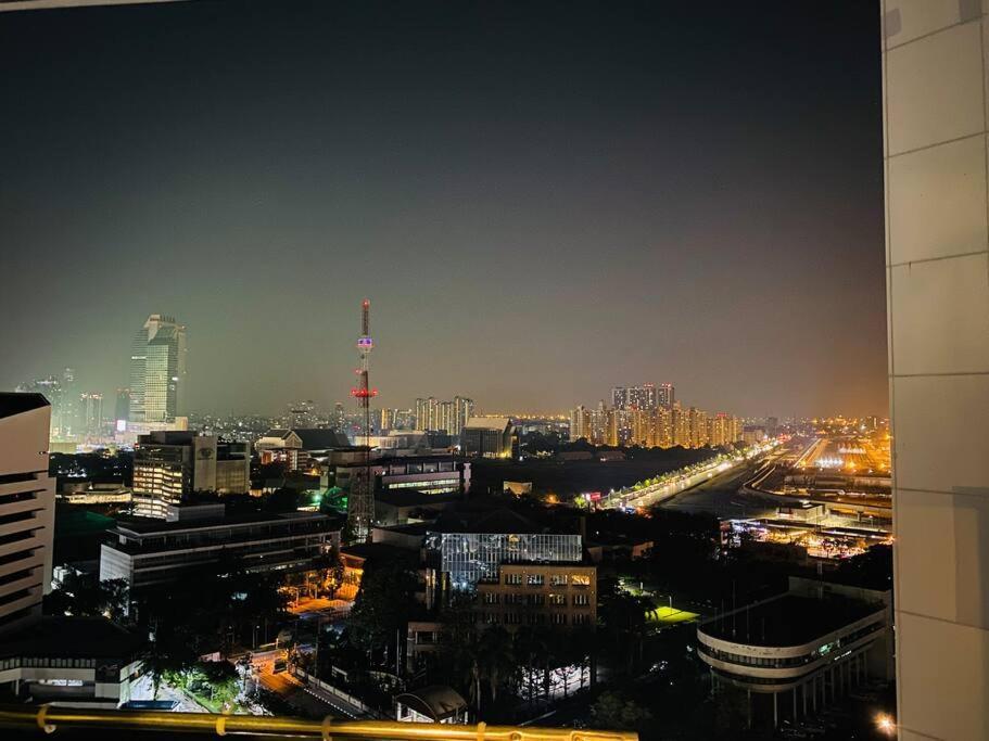 Apartment Lot Of Food Night Market Swimming Pool Very Near Train Mrt Big Shopping Malls *