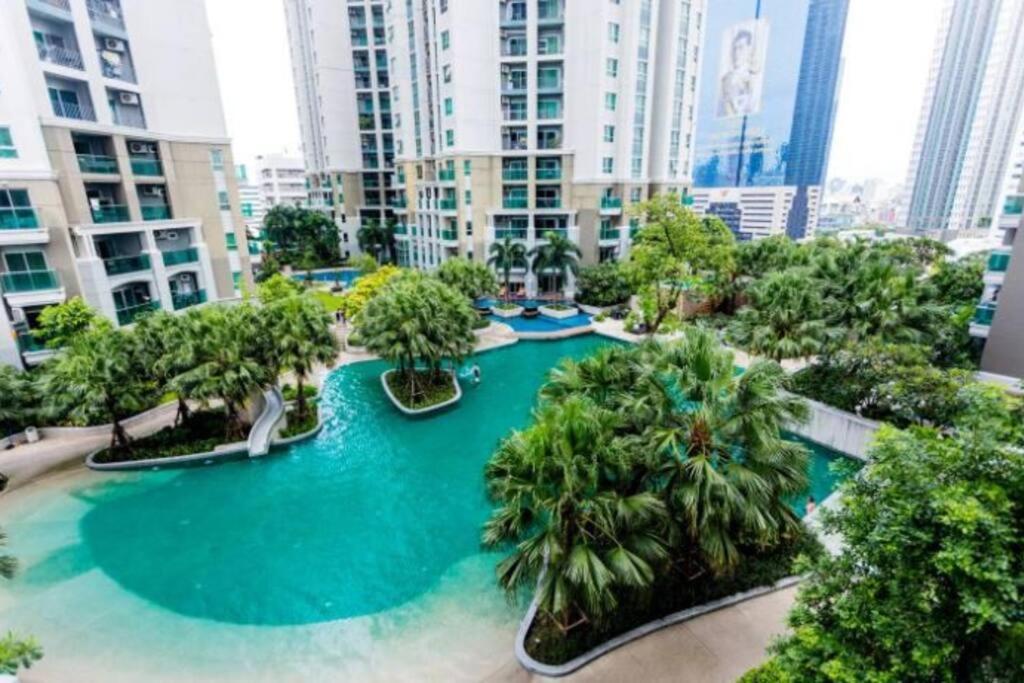 Apartment Lot Of Food Night Market Swimming Pool Very Near Train Mrt Big Shopping Malls Bangkok