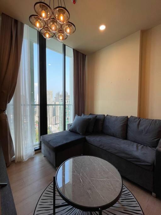 Apartment High-end With 5 Mins To Terminal21 Bts Mrt With Kitchen