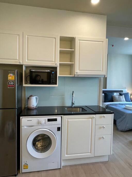 High-end With 5 Mins To Terminal21 Bts Mrt With Kitchen Apartment *