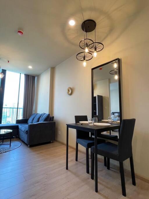 High-end With 5 Mins To Terminal21 Bts Mrt With Kitchen *