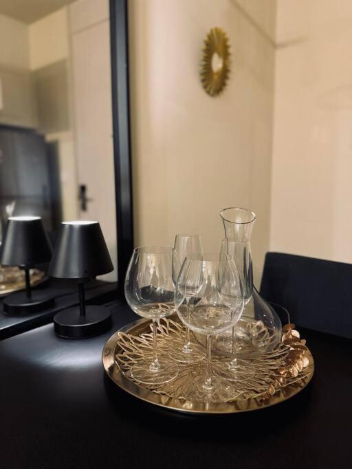 High-end With 5 Mins To Terminal21 Bts Mrt With Kitchen Apartment